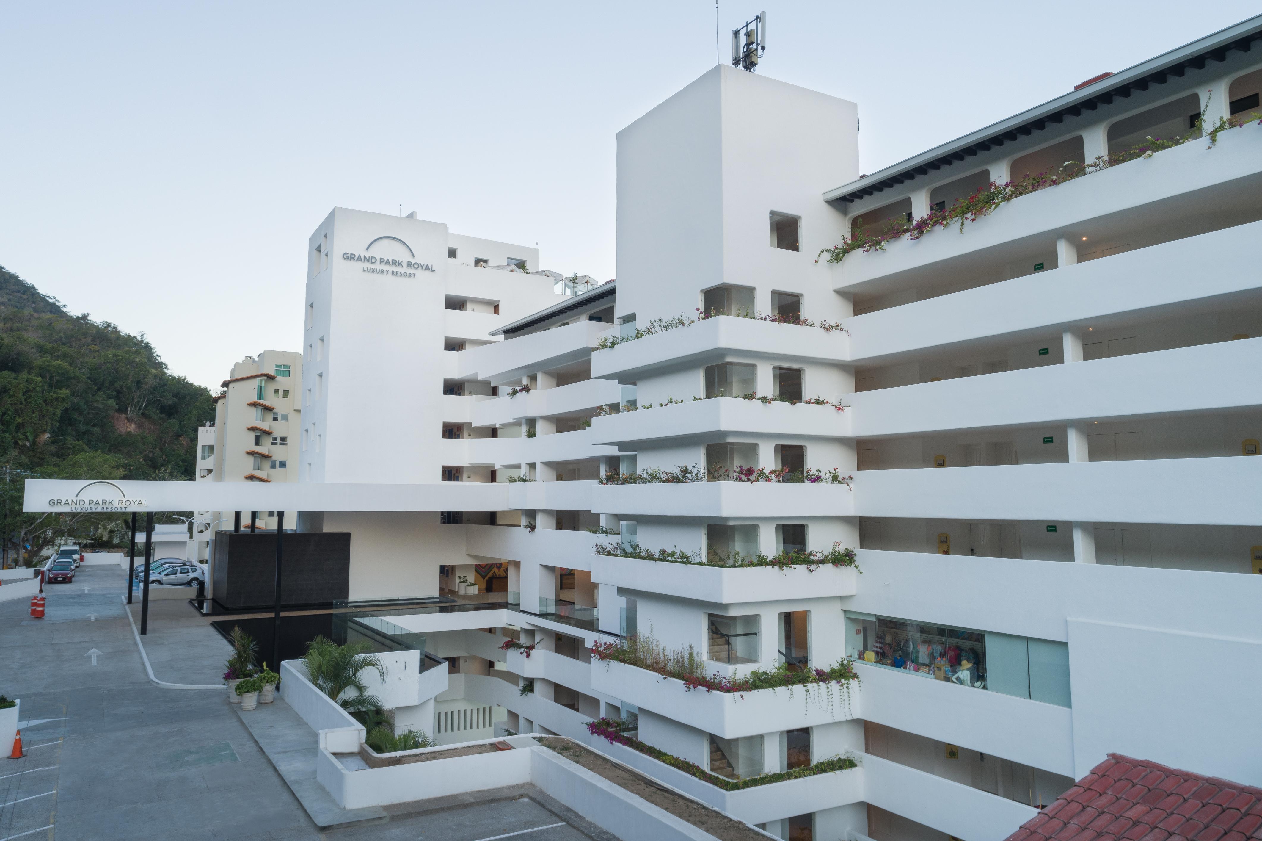 Grand Park Royal Puerto Vallarta Exterior photo Hotel
